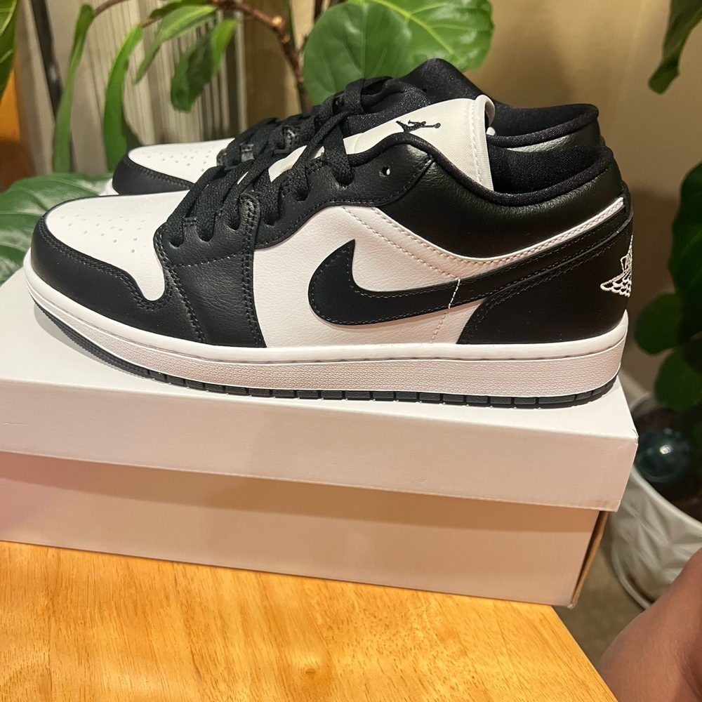 Nike Women’s Size 10.5 Black and White Jordan 1 (men’s size 9) BRAND NEW